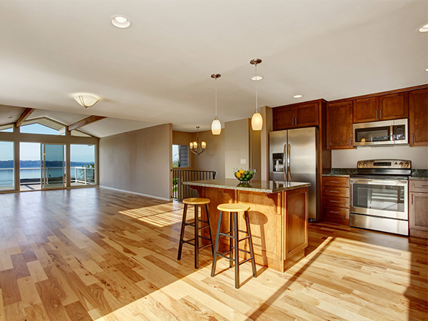 嘉業地板品種齊全，成品倉庫儲備充足，供貨準時穩定！